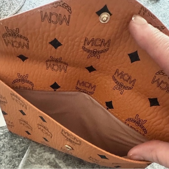 MCM  Envelope Clutch in Cognac Novelty GWP - Picture 3 of 9